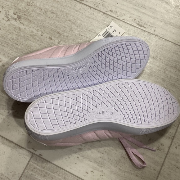 Woman’s size 9 adidas pink skateboard shoes never worn and still have tag. - Picture 3 of 3